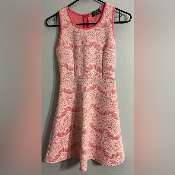 NWOT- Women’s Papermoon size XS pink & white floral mini dress with flare - Picture 1 of 6